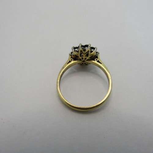 18kt Gold ring with diamonds and sapphires - weighs 4.2g - size N/7