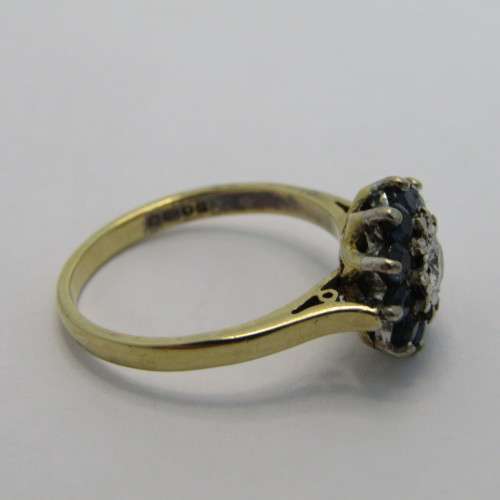 18kt Gold ring with diamonds and sapphires - weighs 4.2g - size N/7