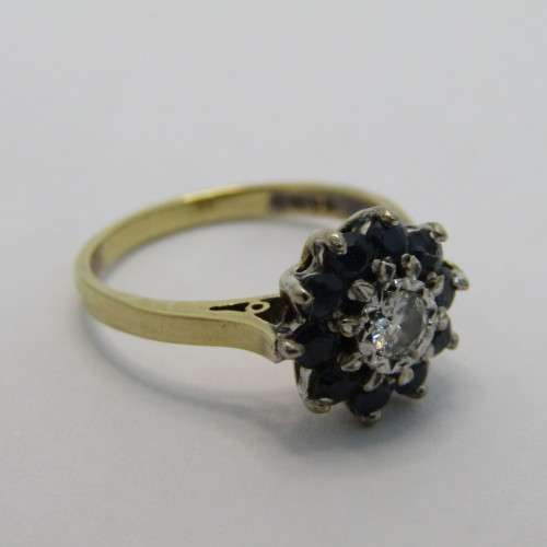 18kt Gold ring with diamonds and sapphires - weighs 4.2g - size N/7
