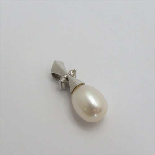 18 kt white gold diamonds and pearl pendant - Weighs 1,9 grams