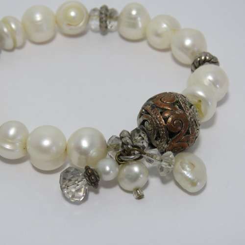 Cultured pearls costume jewellery bracelet