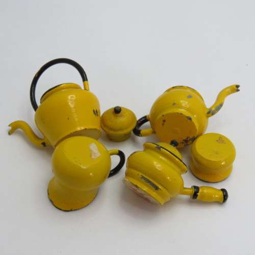 Vintage miniature metal kitchen set - Doll house