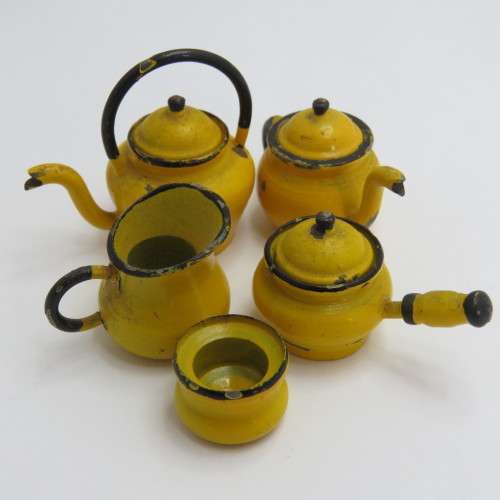 Vintage miniature metal kitchen set - Doll house