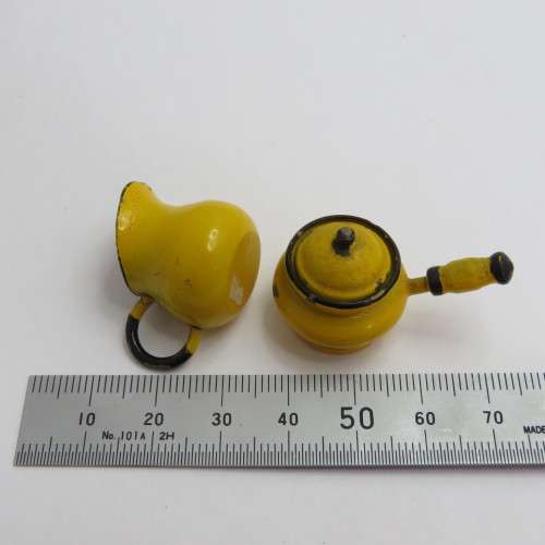 Vintage miniature metal kitchen set - Doll house