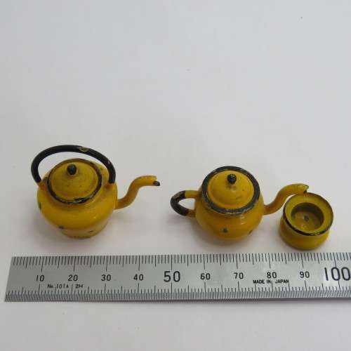 Vintage miniature metal kitchen set - Doll house