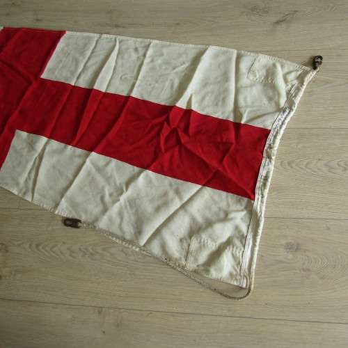 Marine No. 8 signal flag - 70 x 240 x 20cm