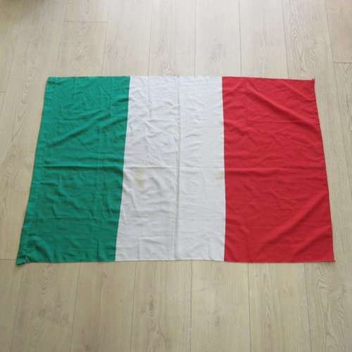 Vintage Italian flag - Size 139 x 97 cm