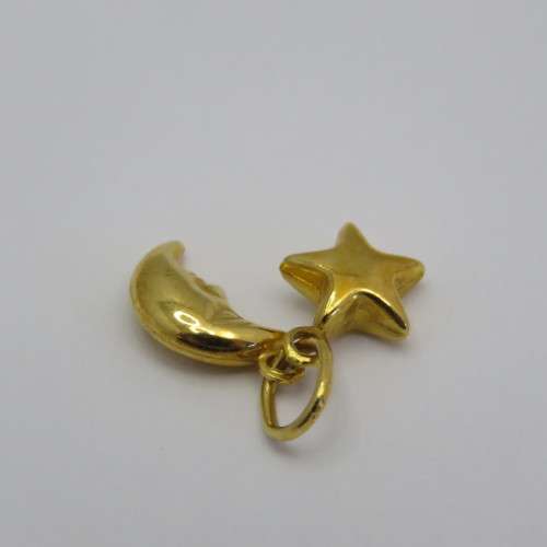 Italian 18kt gold pendant - Moon and star - Weight 0,7 g