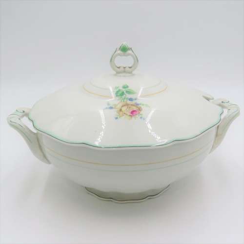 Beautiful porcelain soup tureen with lid - Small glazing chips on lid - Unclear makers mark