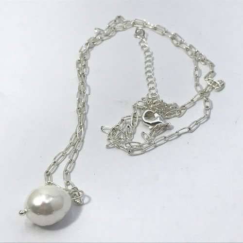 Pair of fashion jewellery necklaces