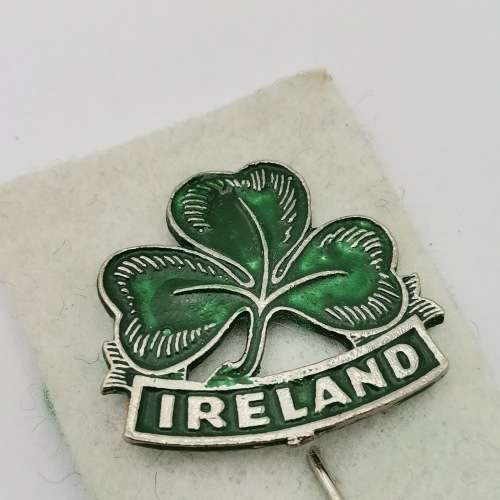 Vintage Ireland Rugby pin badge
