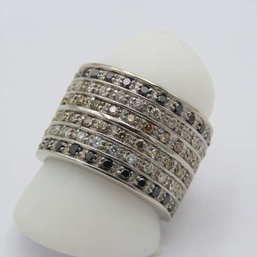 9kt White Gold dress ring with white, champagne and black diamonds - 75 Diamonds
