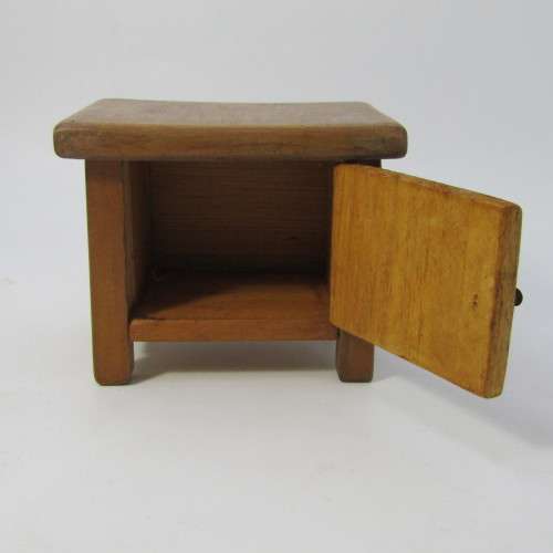 Vintage wooden Dolls House furniture - Bed and Bedside table
