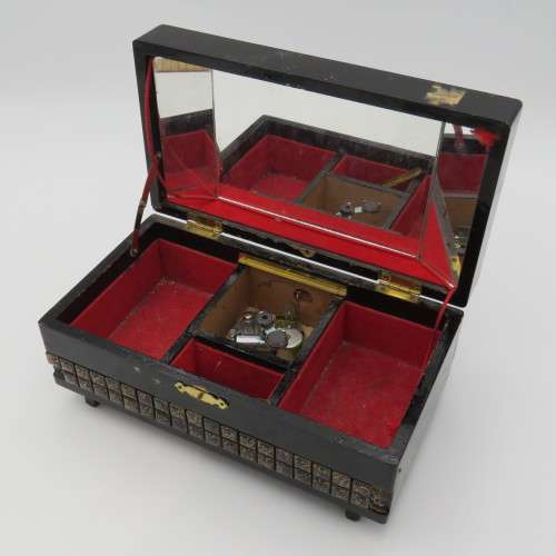 Vintage Japanese musical jewellery box with mother of pearl inlays
