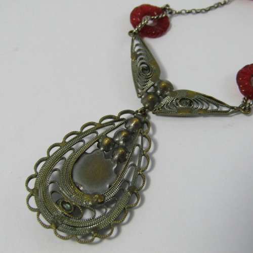 Vintage Filagree costume necklace - beautiful piece - 47cm