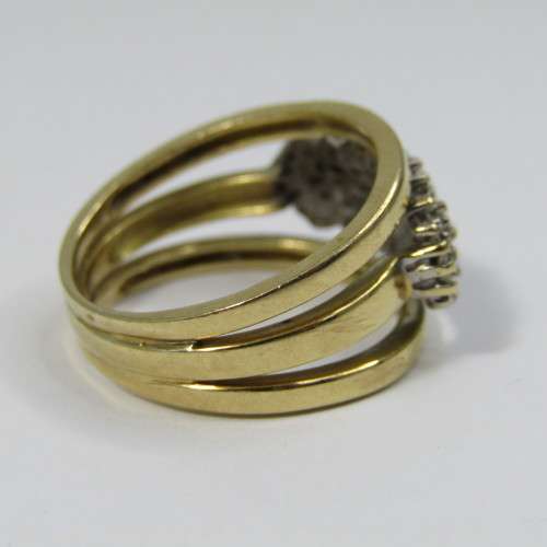18k Gold ring with 22 baquette diamonds and 24 small round diamonds - weighs 6,1g - size M