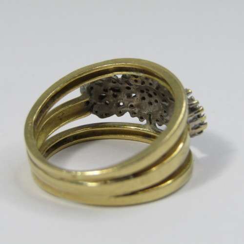 18k Gold ring with 22 baquette diamonds and 24 small round diamonds - weighs 6,1g - size M