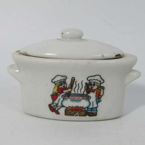 Vintage miniature crockery - 14 pieces