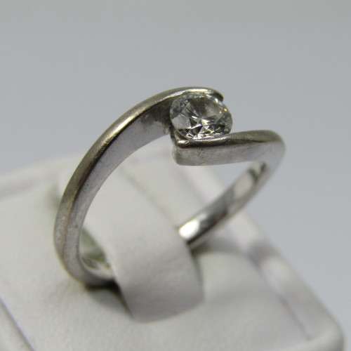 18kt White Gold ring with round brilliant diamond of 0.36 carat color I/J - size J