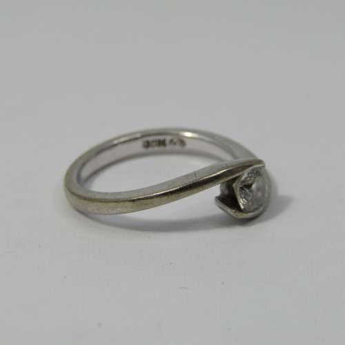 18kt White Gold ring with round brilliant diamond of 0.36 carat color I/J - size J