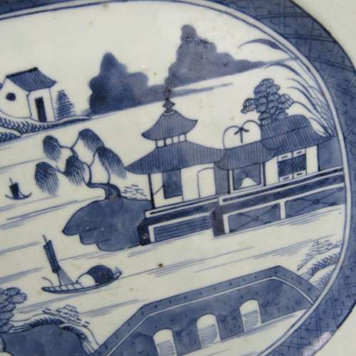 19th Century Chinese Canton porcelain platter in excellent condition