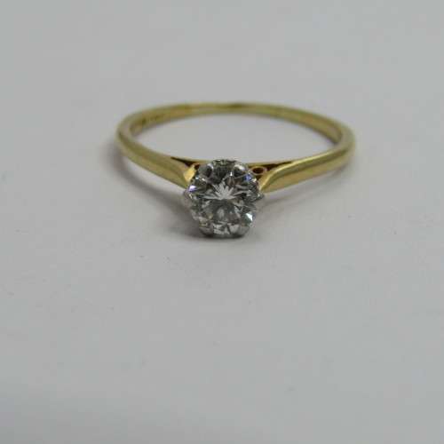 18kt Yellow Gold diamond ring with 0,,45ct round brilliant diamond - weighs 2,0g - size N