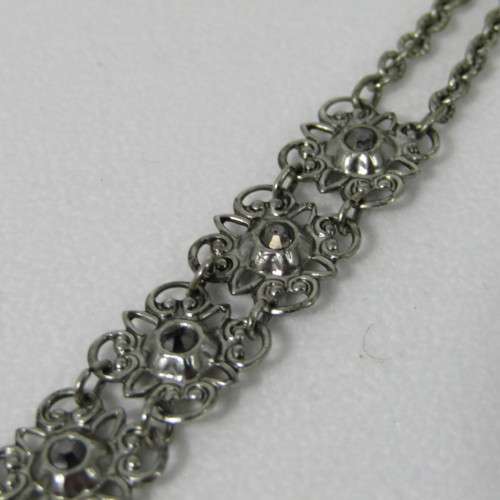 Costume jewellery necklace & 2 pairs of earrings set