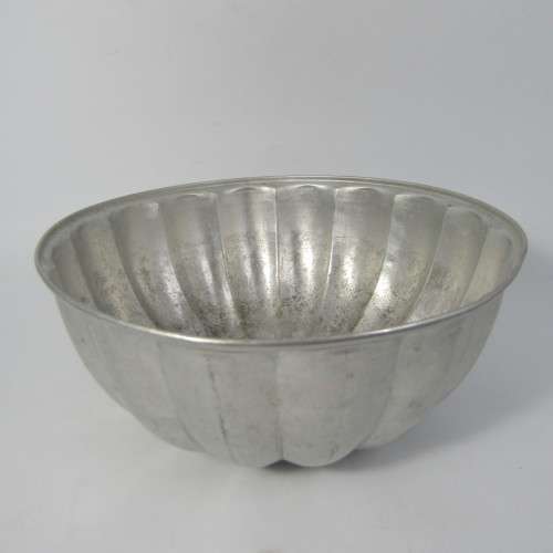 Vintage Aluminium fruit cake pan