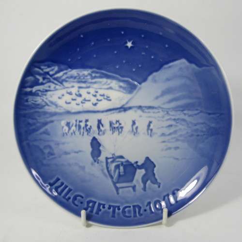 Bing & Grondahl 1972 Christmas in Greenland plate in box