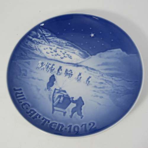 Bing & Grondahl 1972 Christmas in Greenland plate in box