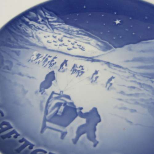 Bing & Grondahl 1972 Christmas in Greenland plate in box