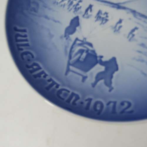 Bing & Grondahl 1972 Christmas in Greenland plate in box