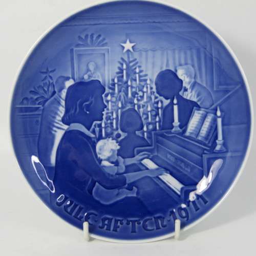 Bing & Grondahl 1971 Christmas at Home plate in box