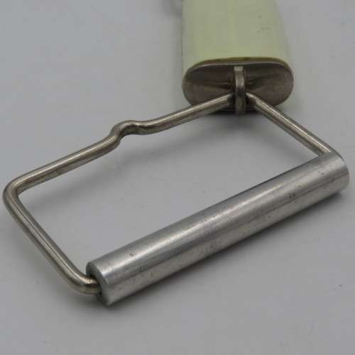 Vintage Baggage scale in leather pouch
