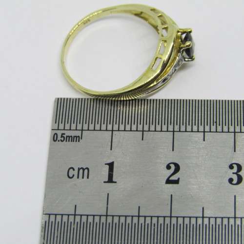 14kt Yellow and White gold Sapphire ring with small diamonds on the side - Size M 1/2