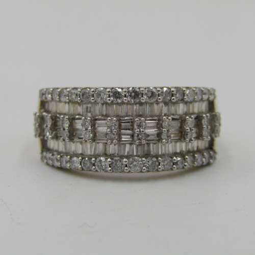9kt Yellow gold diamond ring with 52 round and 66 baguette diamonds