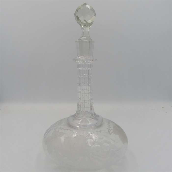 Beautiful vintage Sherry decanter with lid - chipped at rim