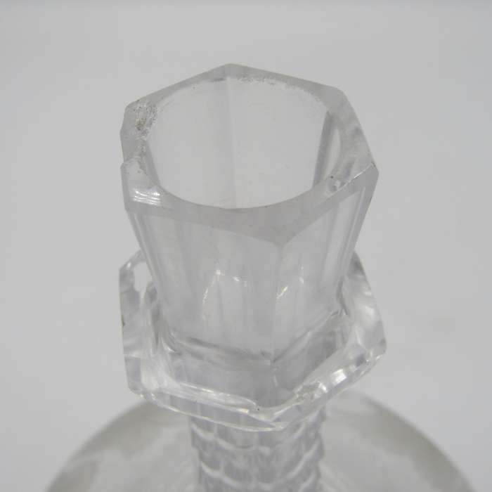 Beautiful vintage Sherry decanter with lid - chipped at rim