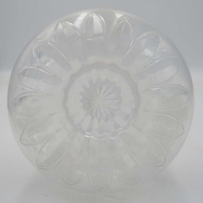 Beautiful vintage Sherry decanter with lid - chipped at rim