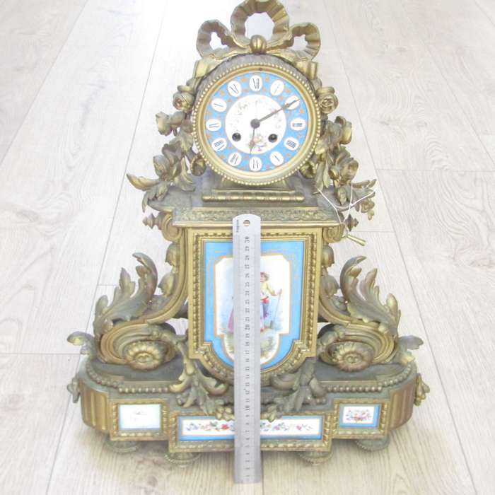 Antique French Louis XV Style Ormolu and porcelain mantel clock