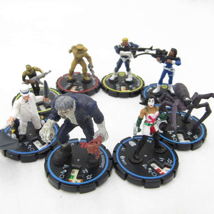 Lot of 8 DC Heroclix mini figurines