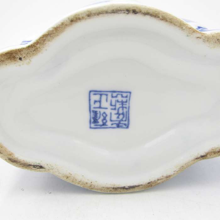 Antique Chinese blue and white porcelain tea caddy jar with lid