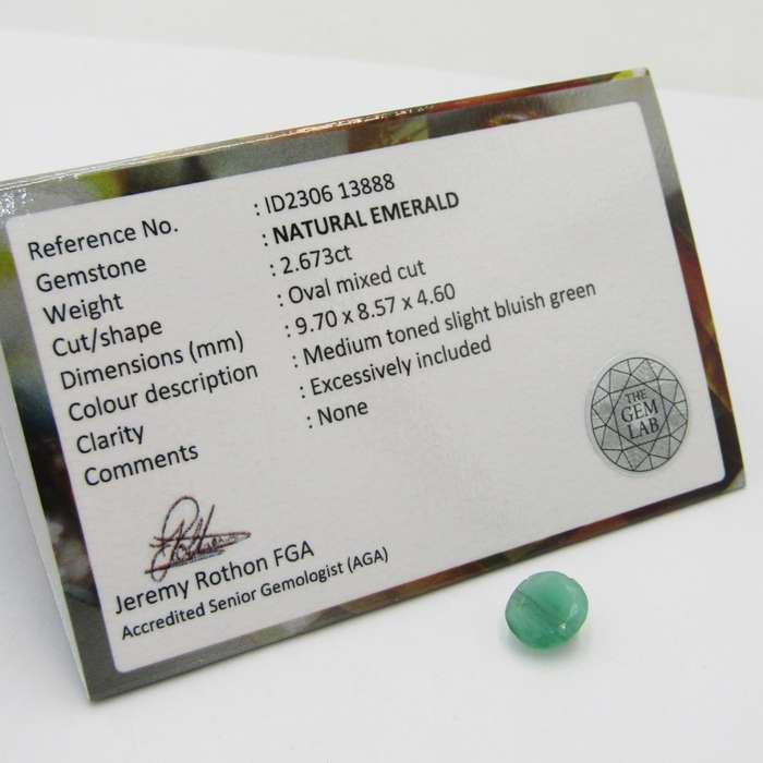 Natural Emerald of 2,67 carat - oval mixed cut - medium toned slight bluish green