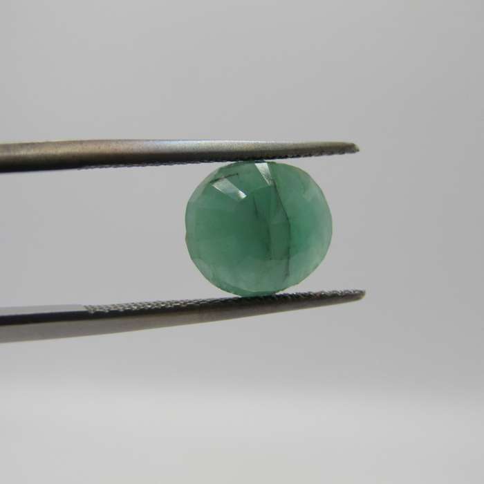 Natural Emerald of 2,67 carat - oval mixed cut - medium toned slight bluish green