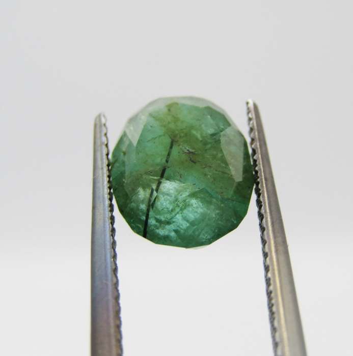 Natural Emerald of 2,99 carat oval mixed cut medium toned slight bluish green