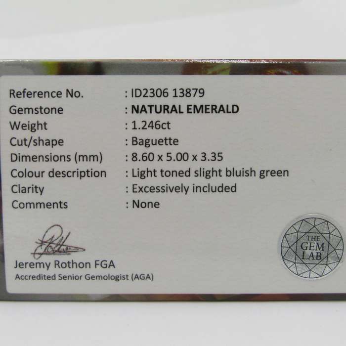 Natural Emerald of 1,24 carat - Baguette shape light toned slight bluish green