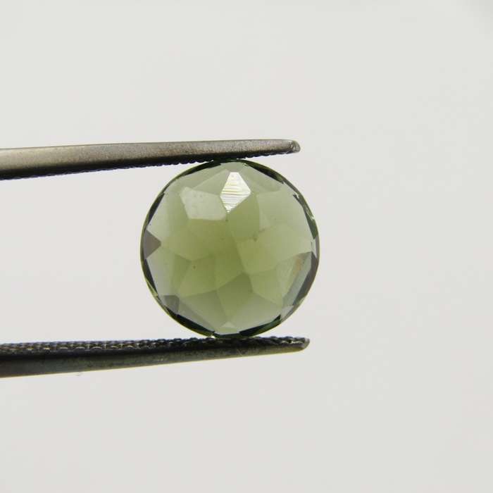 Tourmaline of 4,04 carat - Round mixed cut - slight brownish green with Gemlab certificate