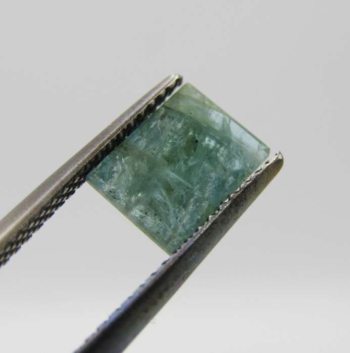 Natural Emerald of 1,4 carat - Baguette shape medium toned slight bluish green