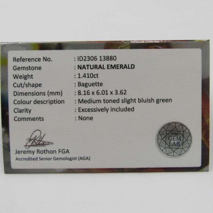 Natural Emerald of 1,4 carat - Baguette shape medium toned slight bluish green