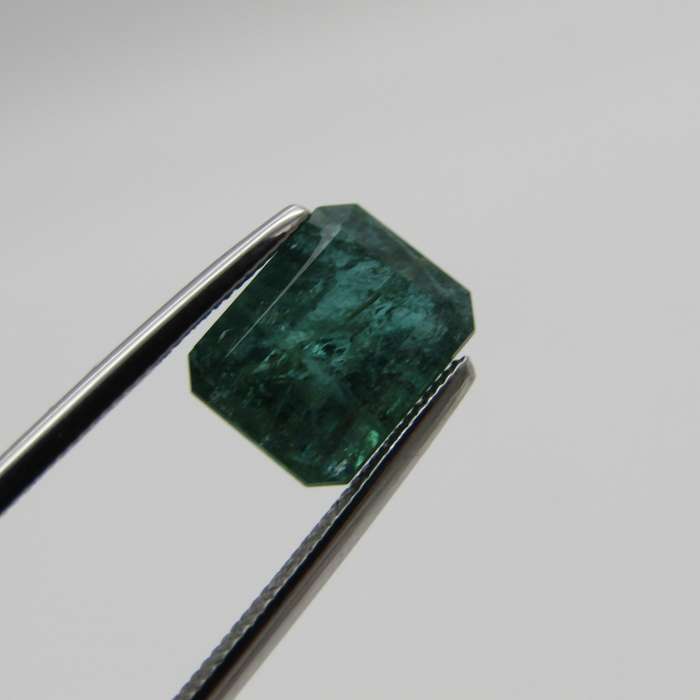 Bluish Green natural Emerald of 2,23 carat - Heavily Included certificate by Gemlab